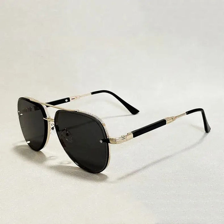 Aviator Sunglasses with Engraved Metal Frame and Gradient Lenses