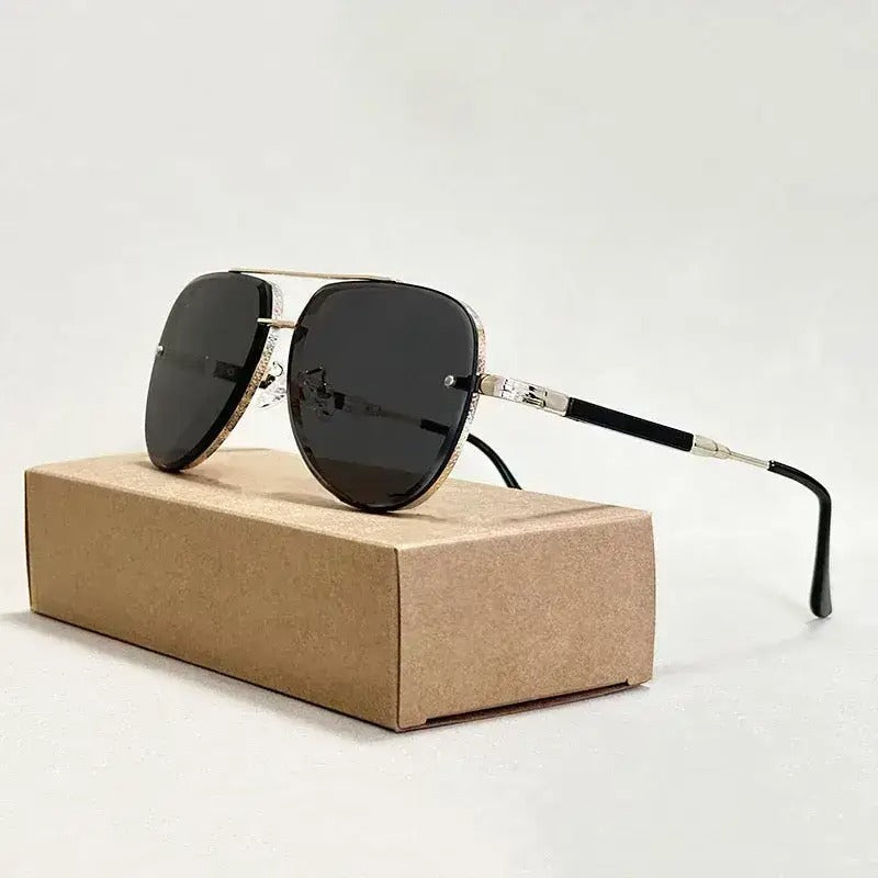 Aviator Sunglasses with Engraved Metal Frame and Gradient Lenses