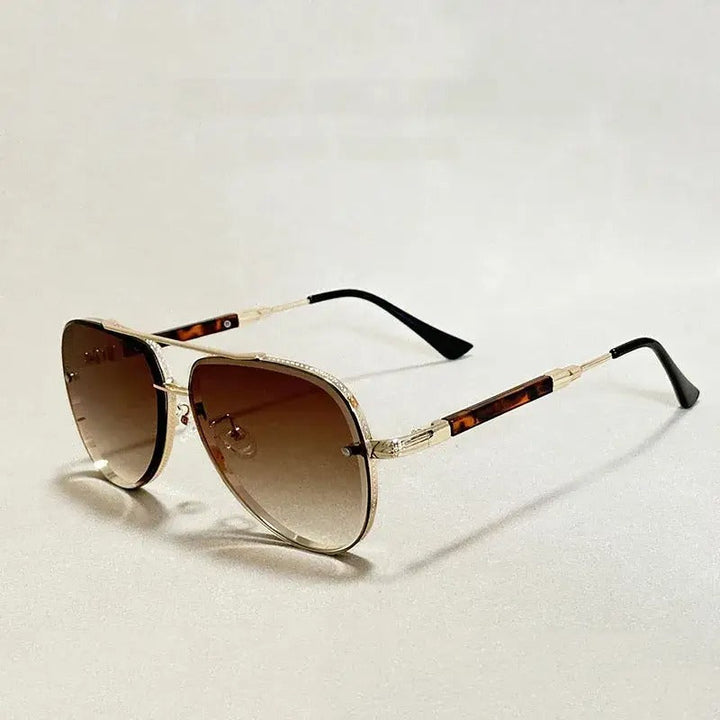 Aviator Sunglasses with Engraved Metal Frame and Gradient Lenses