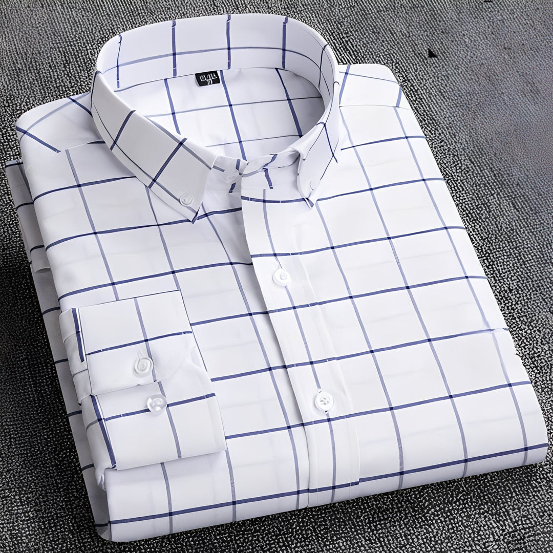 Men's Checkered Button-Down Shirt in a Relaxed Fit