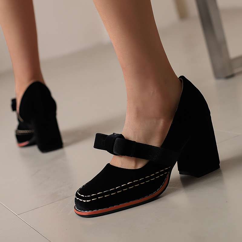 Vintage Block Heel Mary Jane Pumps