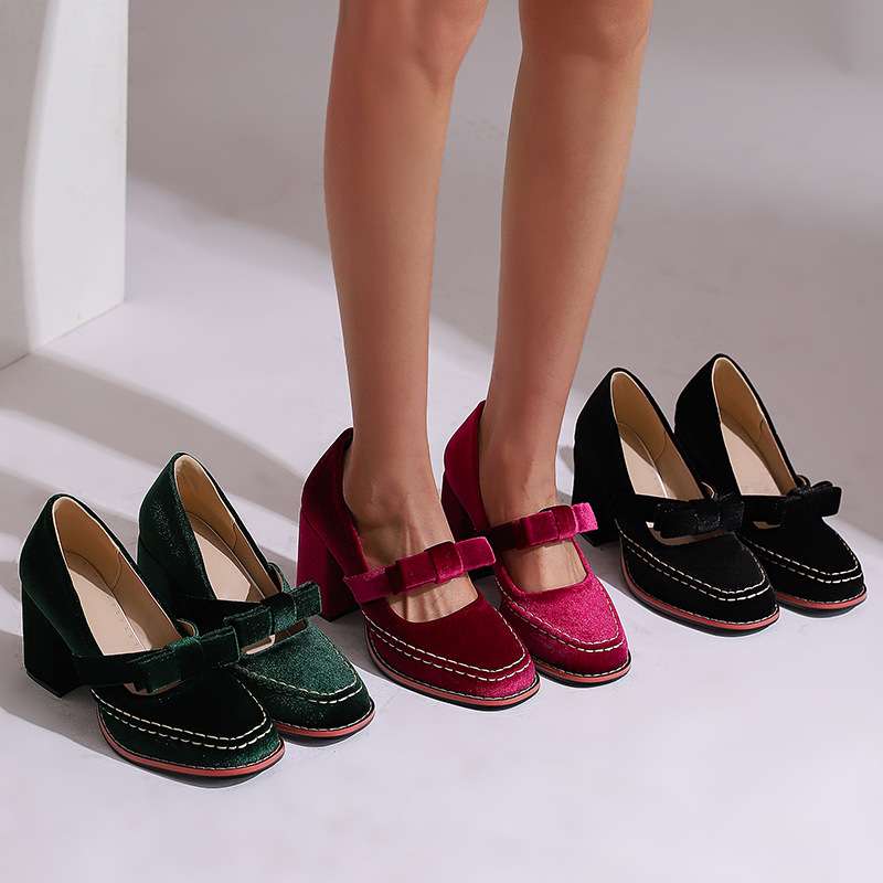 Vintage Block Heel Mary Jane Pumps