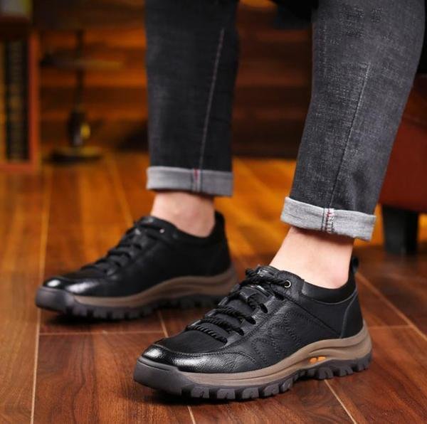 Men's Leather Hiking Shoes with Rugged Sole