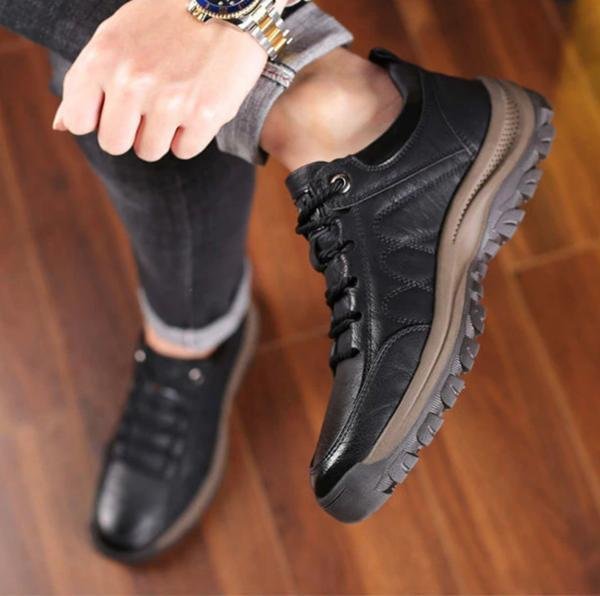Men's Leather Hiking Shoes with Rugged Sole